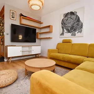  Apartment Bocianie Gniazdo Z Ogrodkiem I Garazem